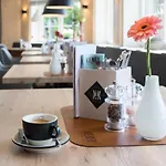 Kiener By Bluemel - Attergau Motel Sankt Georgen im Attergau